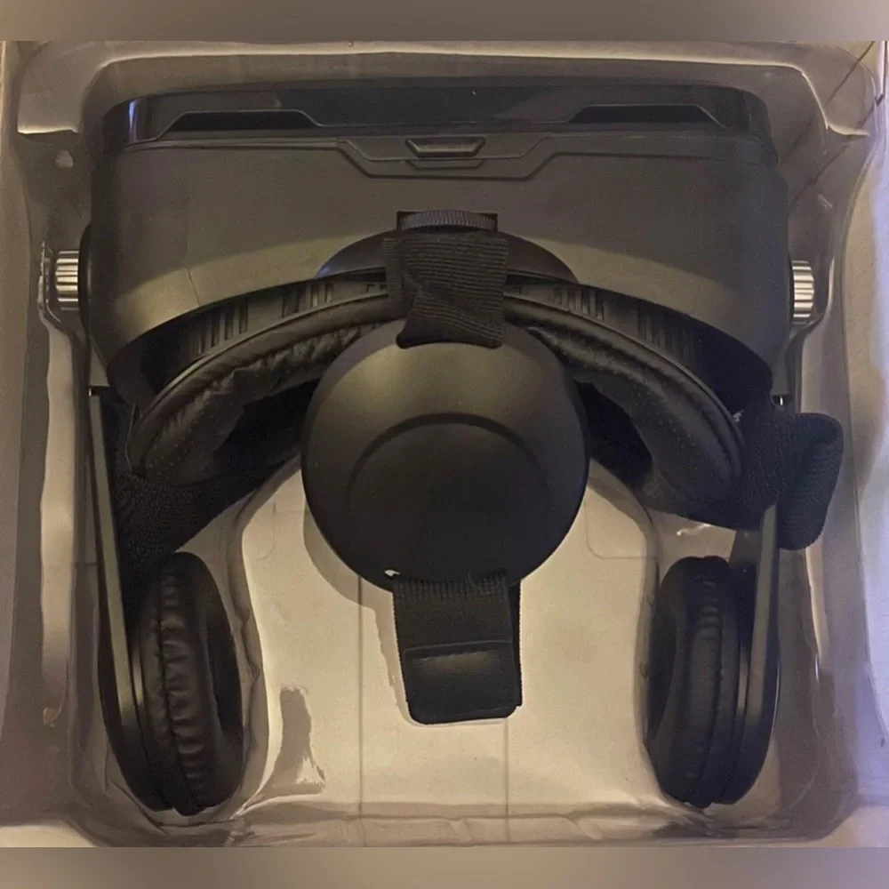 Brand new in box Brookstone VR headset with built-in microphone